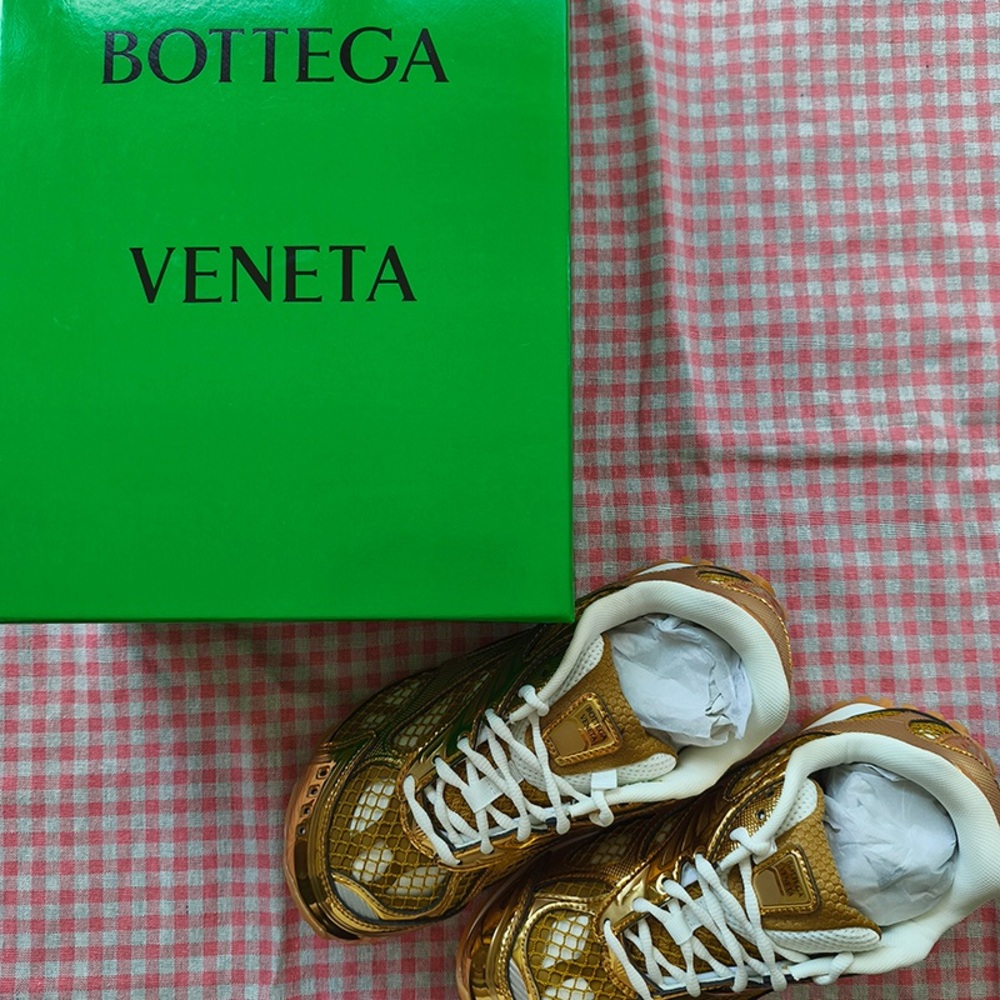 Bottega Veneta Low-Top Gold Sneakers With Woven Metal Panels - Picture 8 of 8